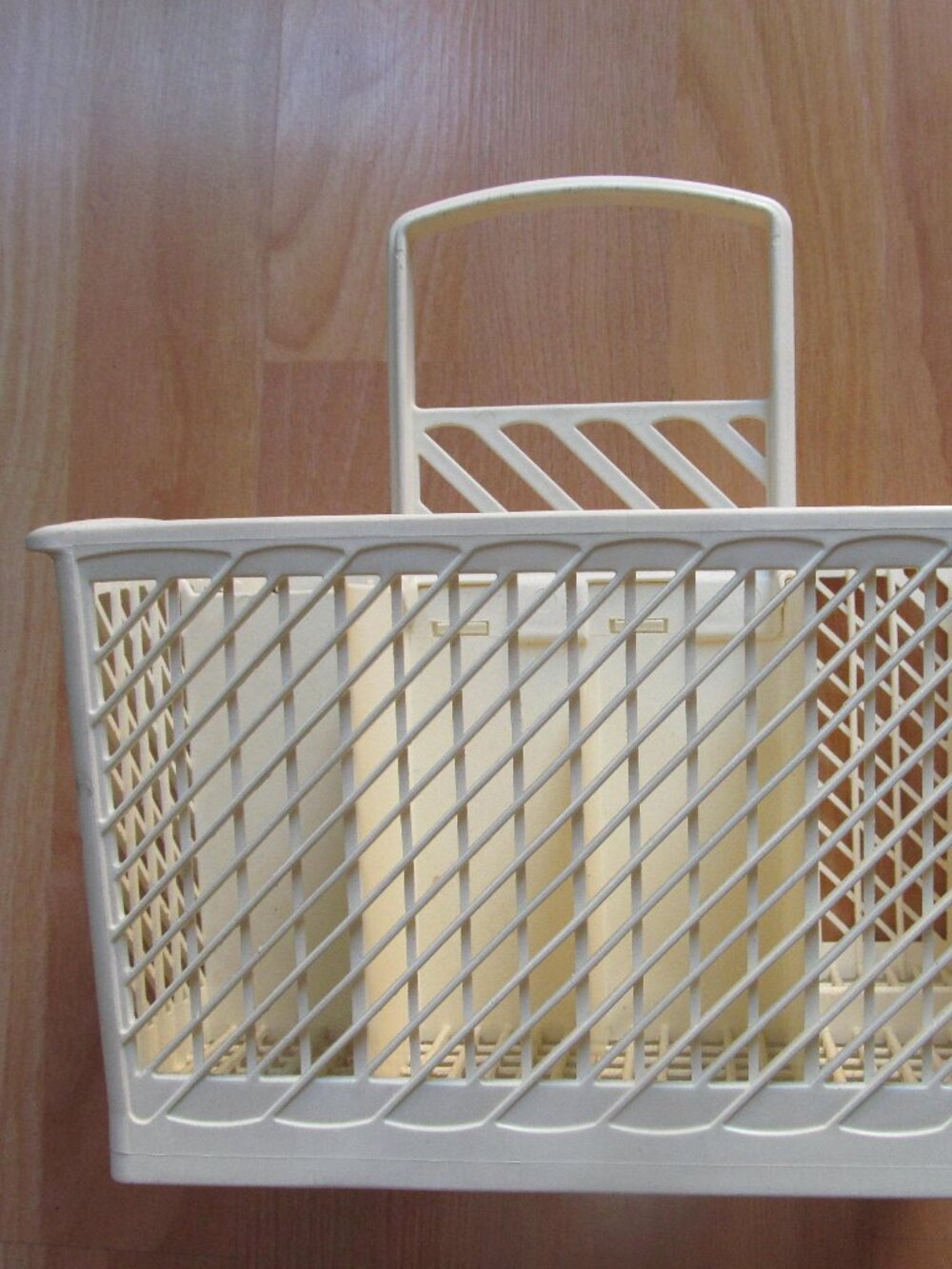 Magic Chef Dishwaasher basket 9"w x 5"d x 6"h